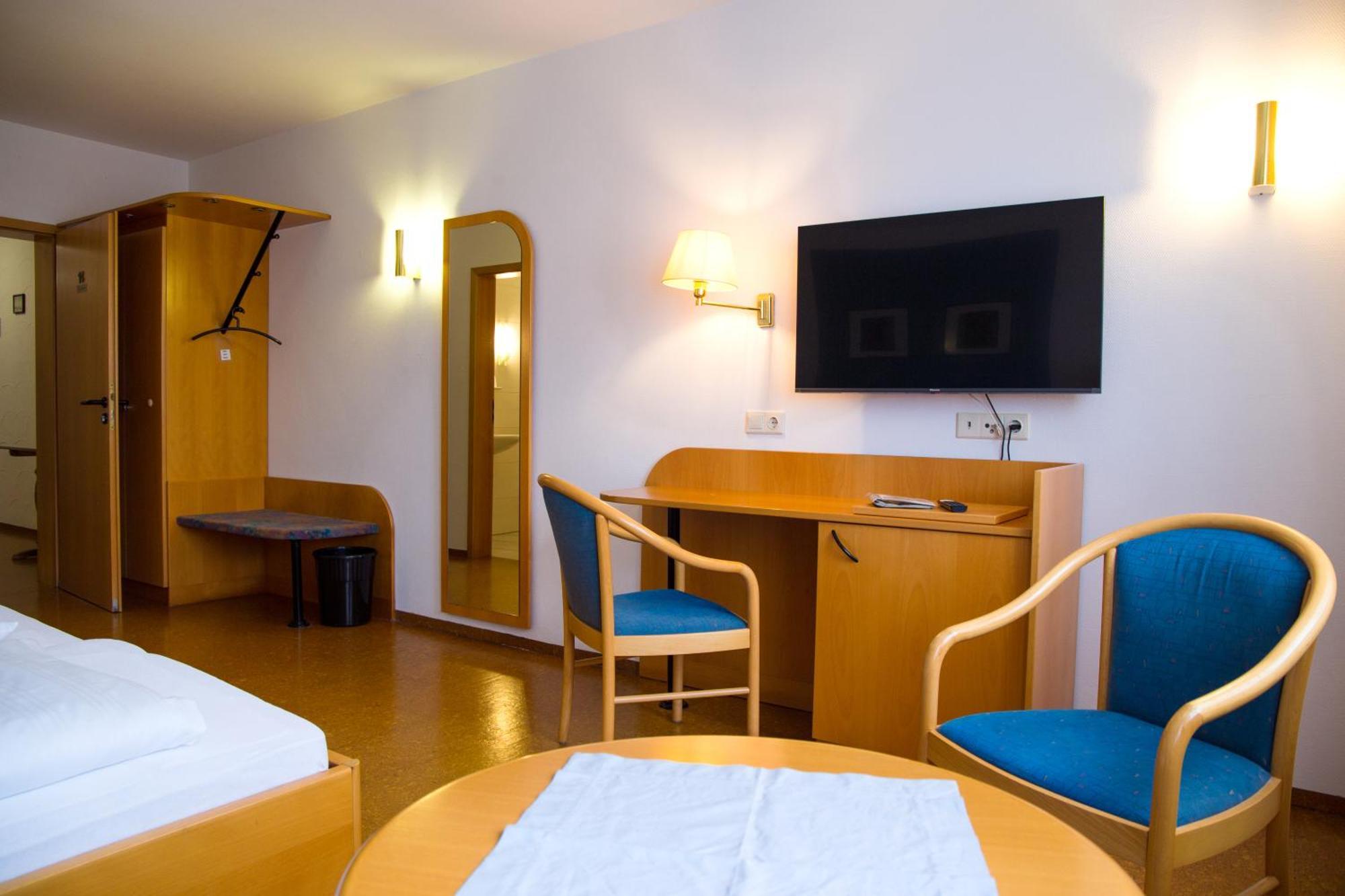 Hotel Zur Linde Gaedheim ภายนอก รูปภาพ