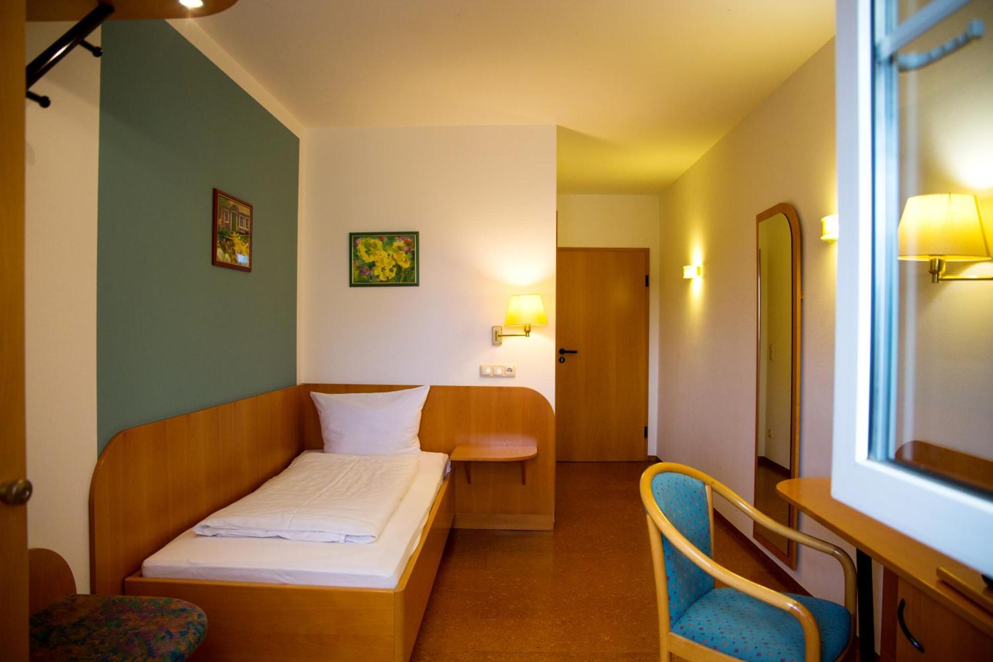Hotel Zur Linde Gaedheim ภายนอก รูปภาพ